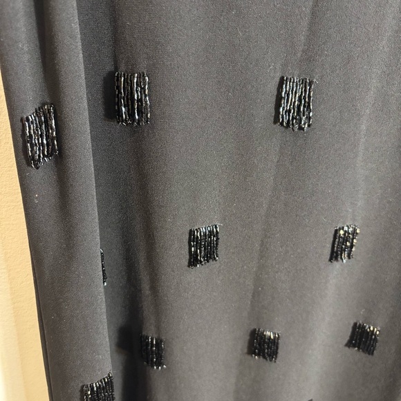 ELIZABETH & JAMES Sz XS Sccop Neck Beaded Clusters Sleeveless Lined Mini Dress - Picture 3 of 15